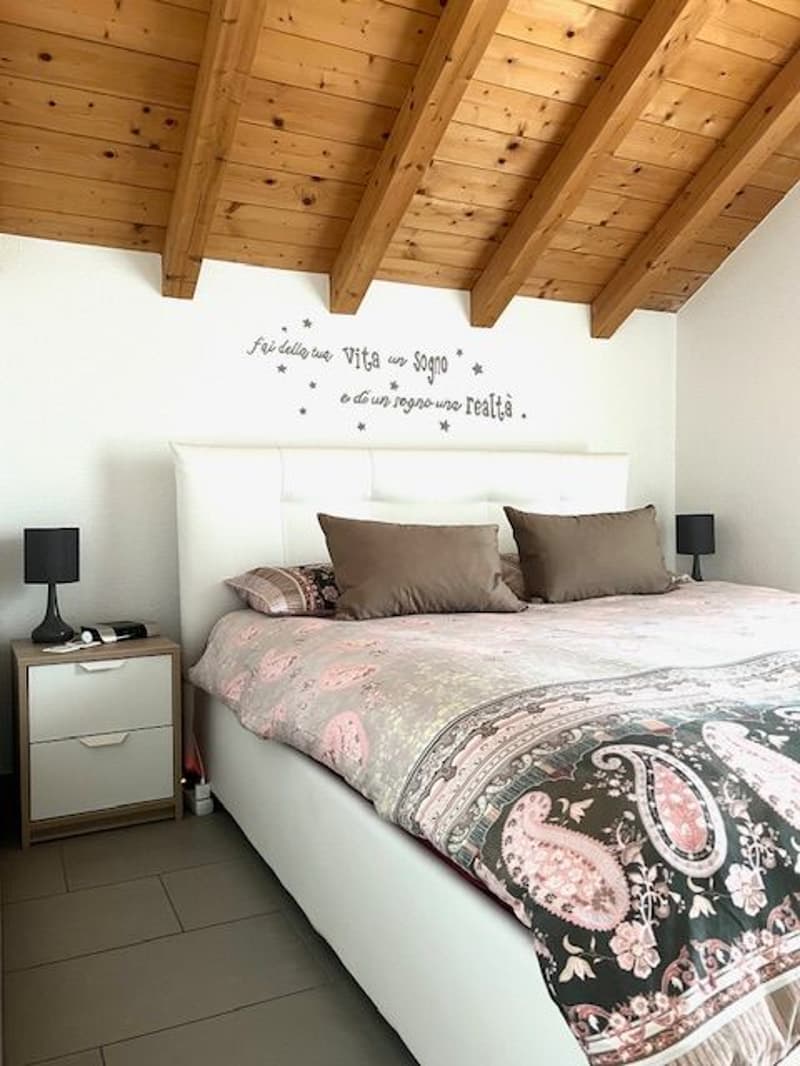Osogna - villetta in vendita con giardino privato e soffitti a vista (18)