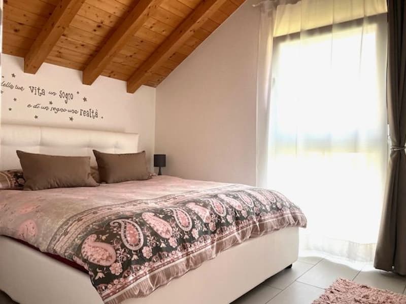 Osogna - villetta in vendita con giardino privato e soffitti a vista (14)