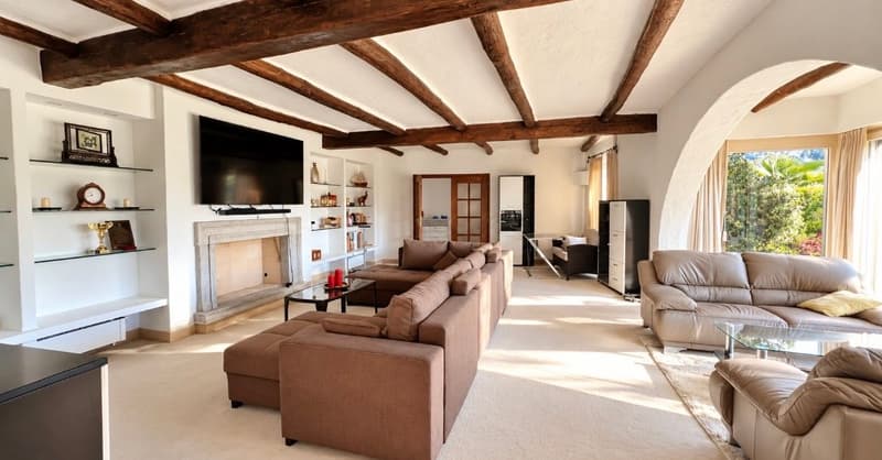 Villa a Pura 7,5 locali con vista lago e piscina interna (5)