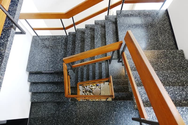 Charmantes Büro im historischen Altbau an der Aathalstrasse 80 in Uster (9)