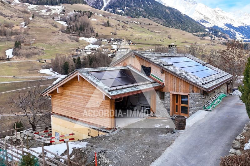 Renovated character chalet with two apartments – great potential (16)