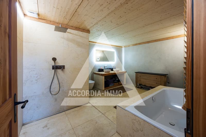 Renovated character chalet with two apartments – great potential (12)