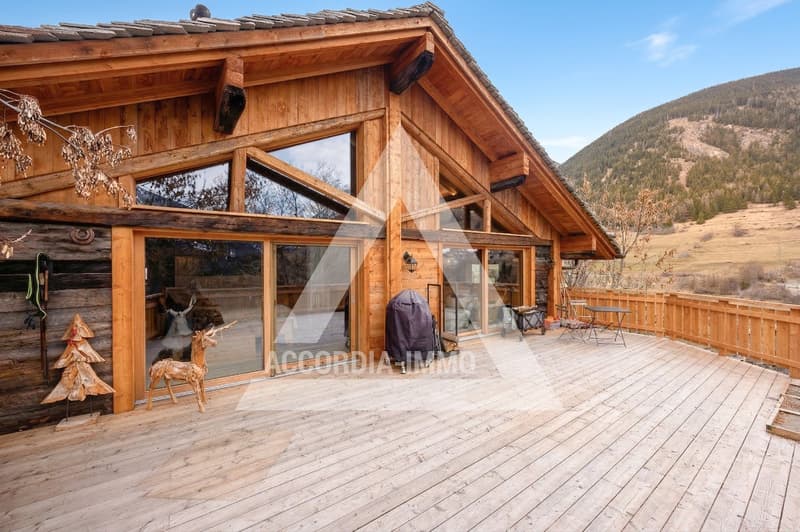 Renovated character chalet with two apartments – great potential (15)