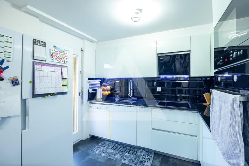 Magnificent 4.5 Room Apartment Renovated (97 m²) in Monthey (5)