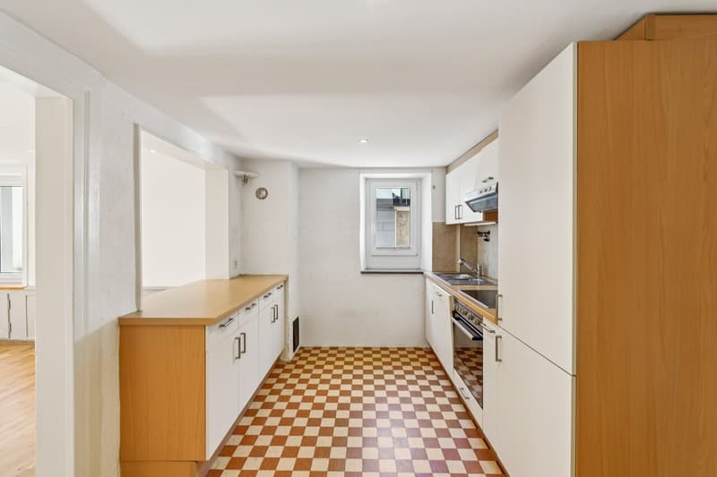 Multi-generation house with historic charm in Pratteln (4)