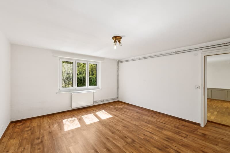 Multi-generation house with historic charm in Pratteln (5)