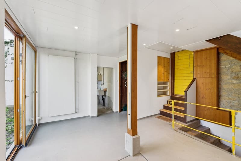 Multi-generation house with historic charm in Pratteln (2)