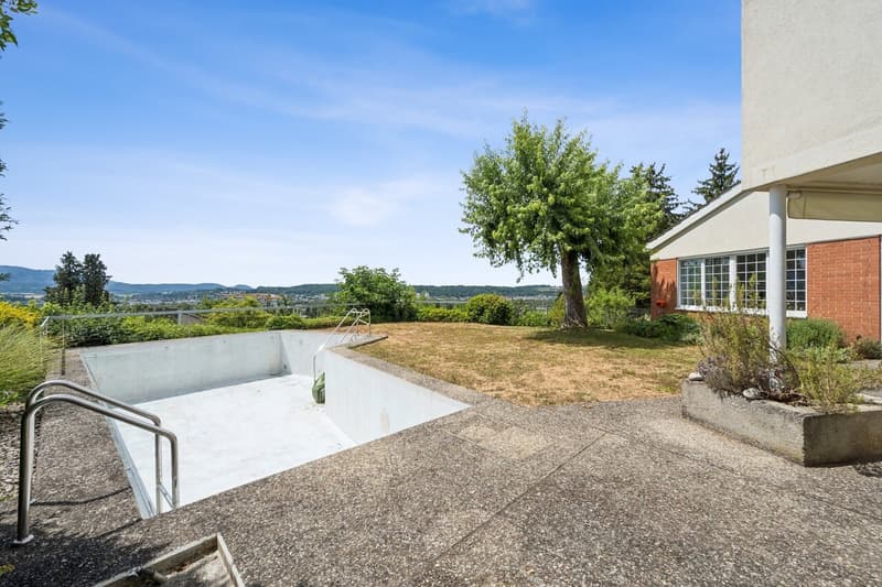 Charmantes 5-Zimmer-Einfamilienhaus mit Garten, Pool und Weitsicht (2)