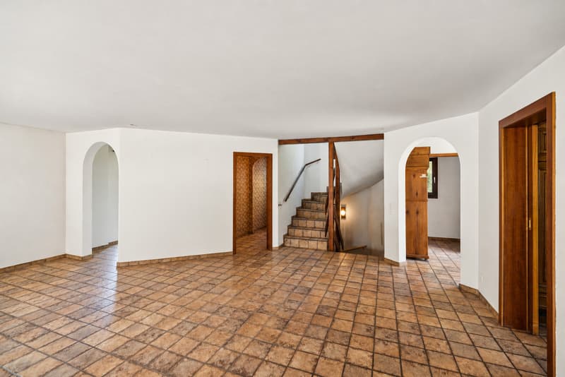 6.5 Zimmer Einfamilienhaus mit Garten und Pool (2)