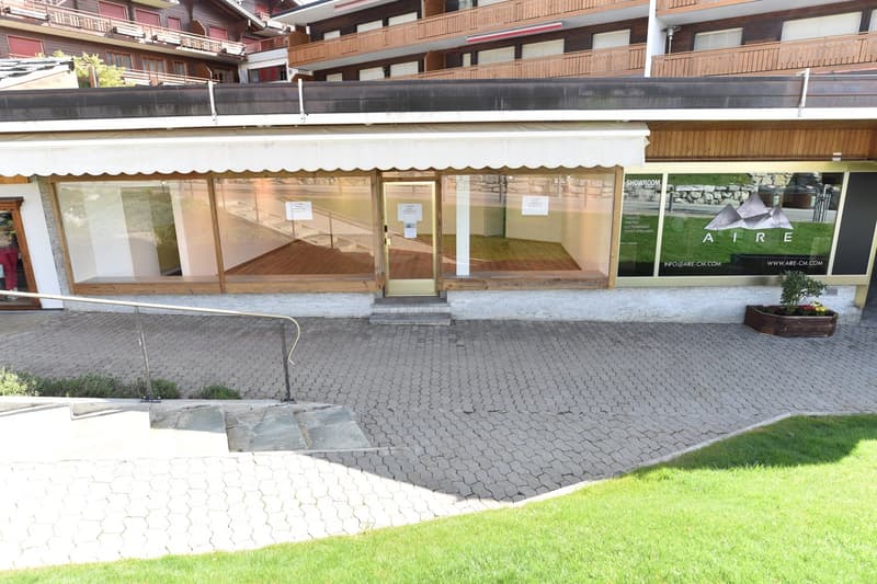 Charming commercial property in the heart of Crans (5)