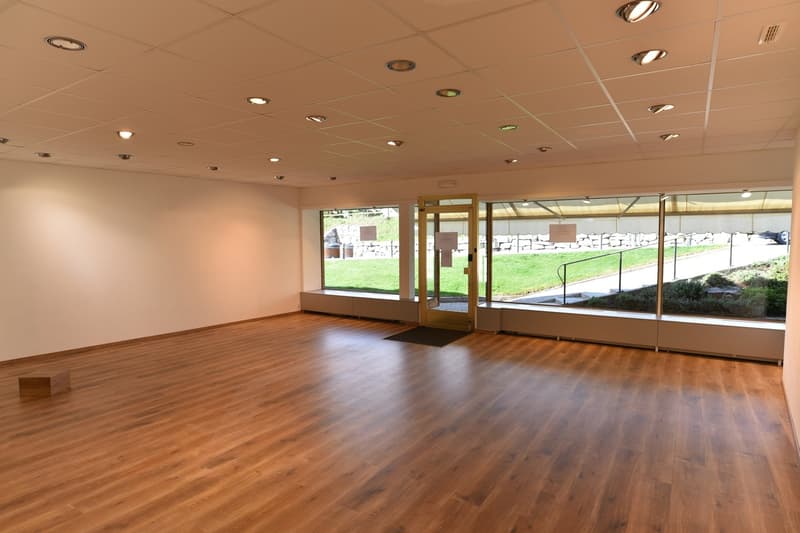 Charming commercial property in the heart of Crans (4)