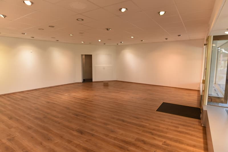 Charming commercial property in the heart of Crans (3)