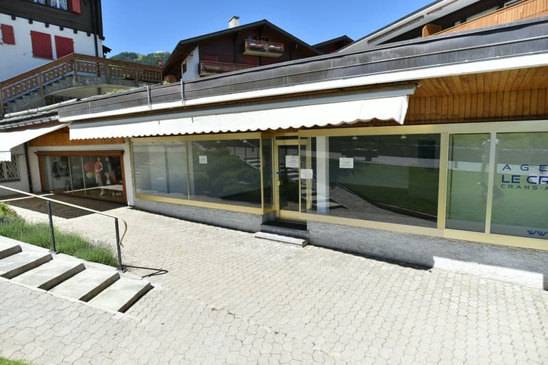 Charming commercial property in the heart of Crans (7)
