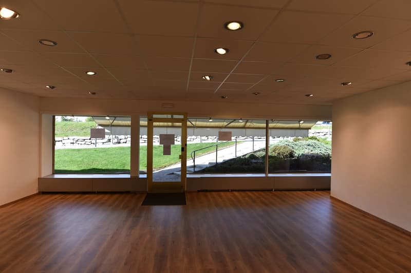 Charming commercial property in the heart of Crans (2)