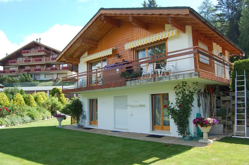 Chalet mit Charme, 6,5 Zimmer in Crans – Unvergleichliche Aussicht und außergewöhnliche Alpenkulisse (1)