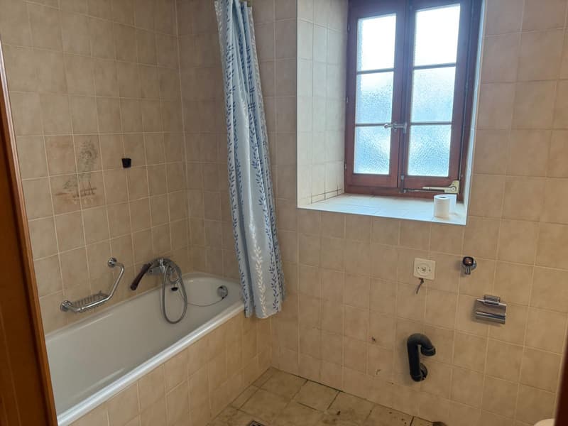 Exclusivité ? Bien à rénover avec fort potentiel à Givrins (7)