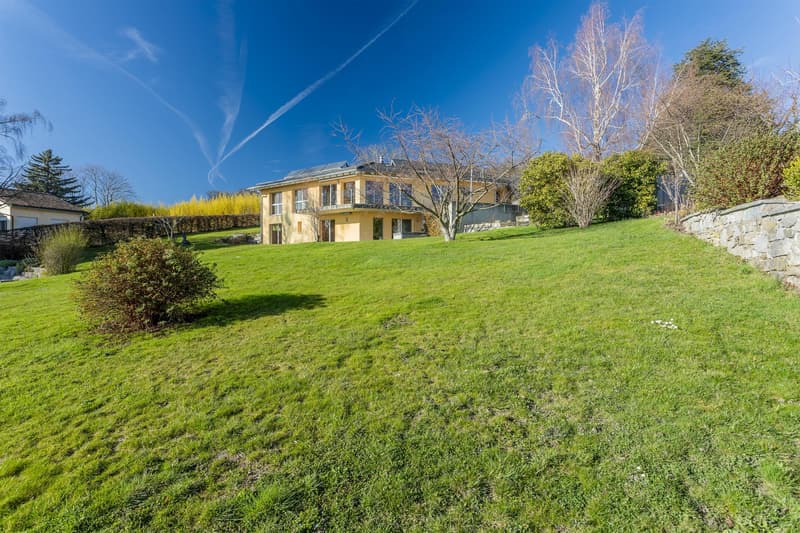 Waterfront property with potential for expansion. (10)