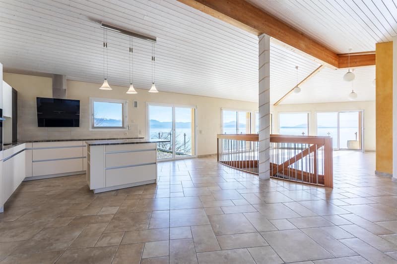 Waterfront property with potential for expansion. (6)