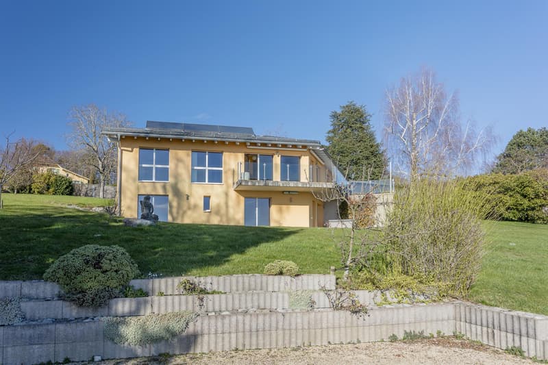 Waterfront property with potential for expansion. (4)