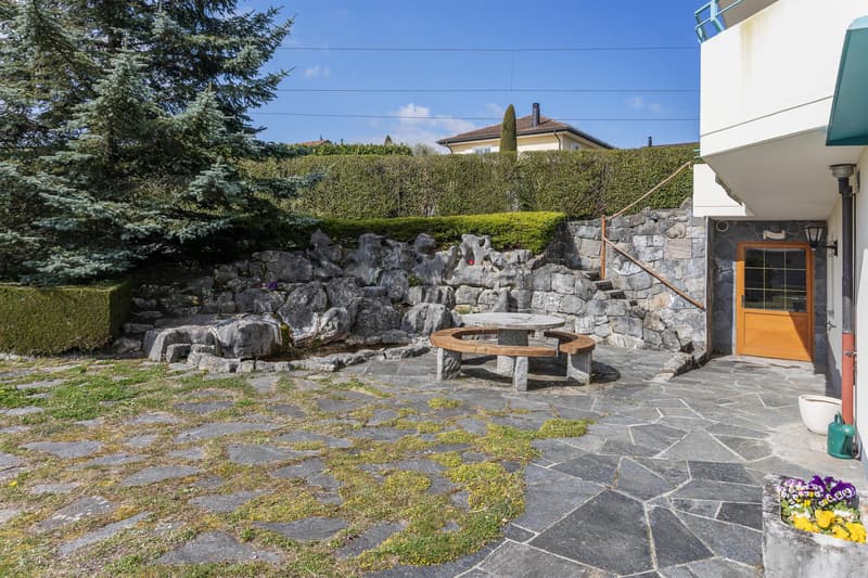 Beautiful and large family villa (2)
