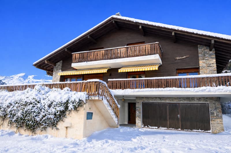 Beautiful chalet with potential! (3)