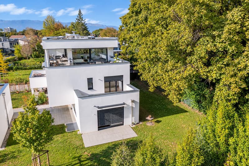 En exclusivité - Chêne-Bougeries - Élégant duplex de 4 pièces avec jardin privatif de 308 m² (5)