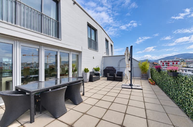 Magnifique attique en duplex avec 79 m² de terrasses au Petit-Saconnex (1)