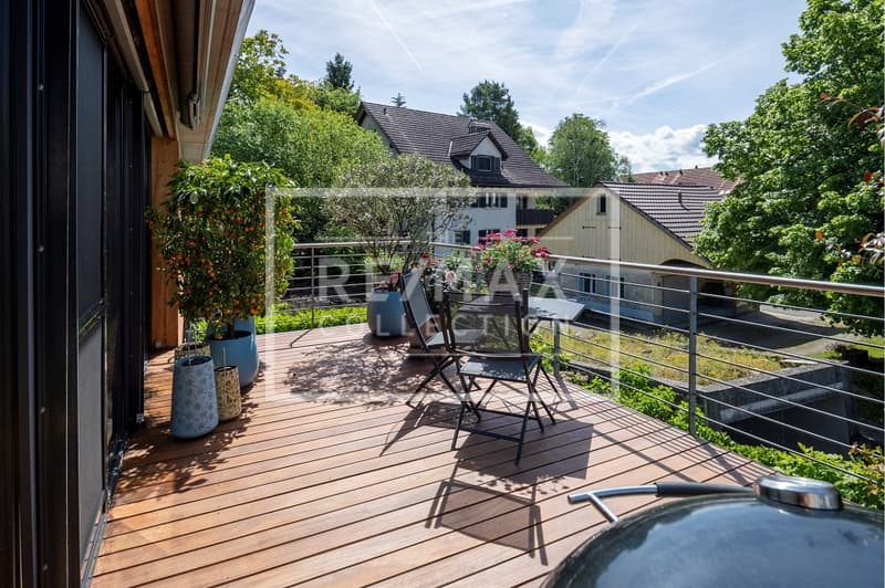 Exklusive 4.5 Zimmerwohnung mit sonniger Terrasse (12)