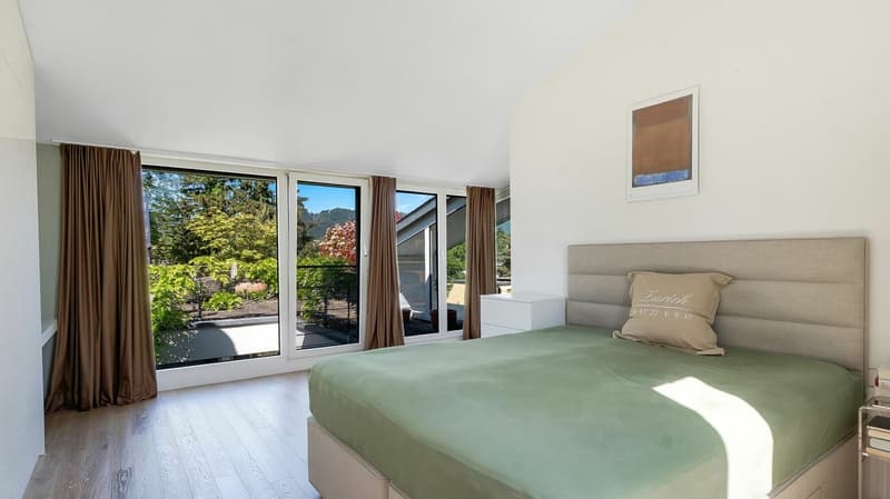 Schlafzimmer mit Blick zur Terrasse