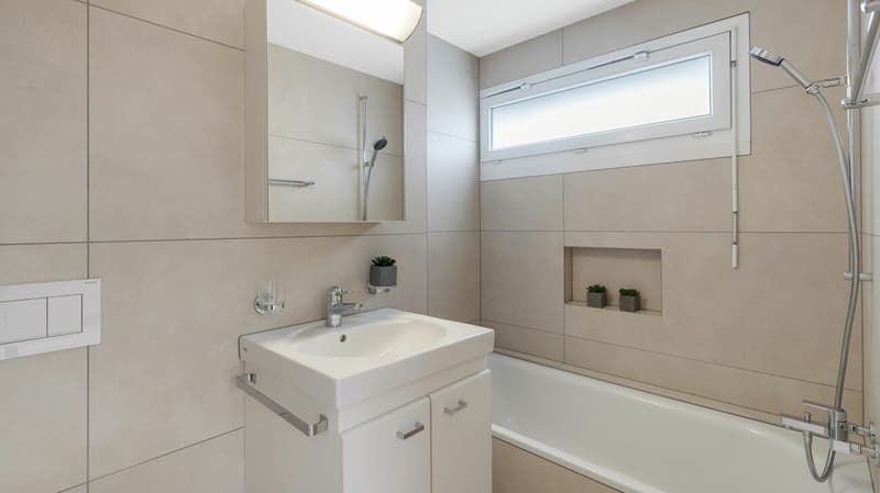 Bequeme 4.5-Zimmer-Gartenwohnung mit zwei Aussenbereichen (9)
