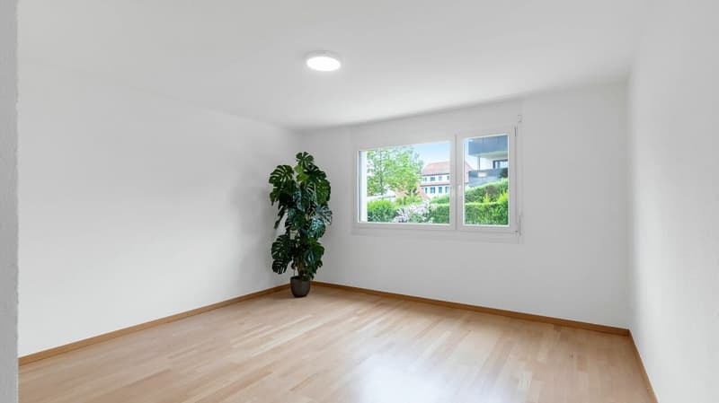 Bequeme 4.5-Zimmer-Gartenwohnung mit zwei Aussenbereichen (8)