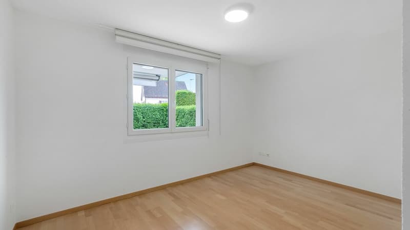 Bequeme 4.5-Zimmer-Gartenwohnung mit zwei Aussenbereichen (10)