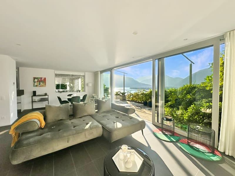 Elegant residential house with lake view and terrace (5)