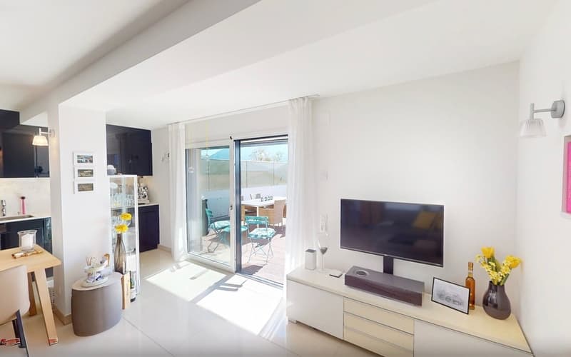 Stylish apartment with spacious outdoor oasis (11)