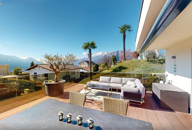 Stylish apartment with spacious outdoor oasis (1)