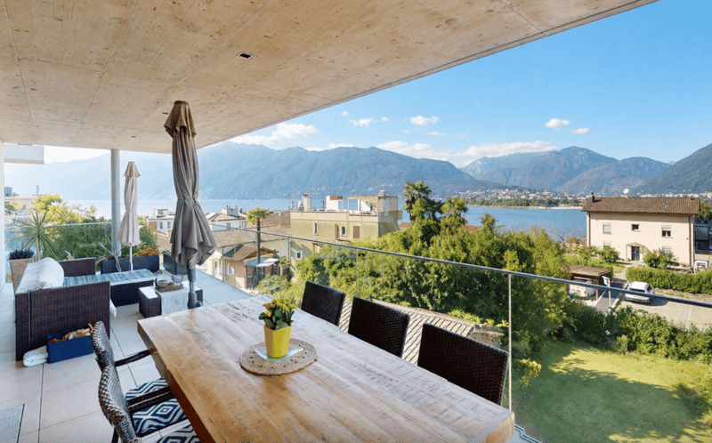 4.5-Zi.-Terrassenwohnung mit privatem Garten und Pool (1)