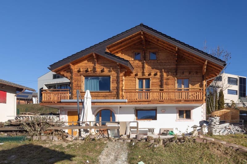 Charming 4.5-room chalet in Lens – Fully renovated with a wonderful view (28)
