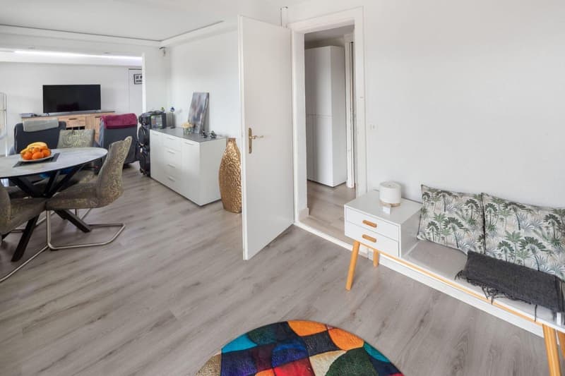 Charming 4.5-room chalet in Lens – Fully renovated with a wonderful view (23)