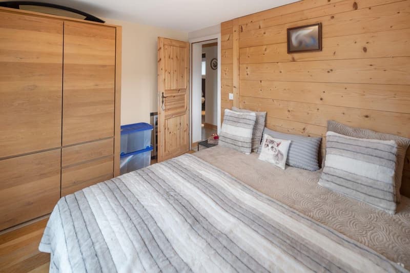 Charming 4.5-room chalet in Lens – Fully renovated with a wonderful view (17)