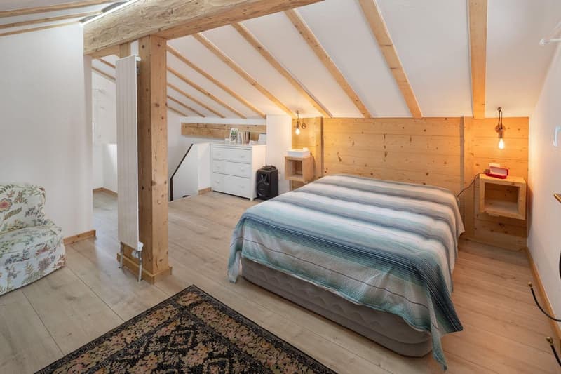 Charming 4.5-room chalet in Lens – Fully renovated with a wonderful view (5)