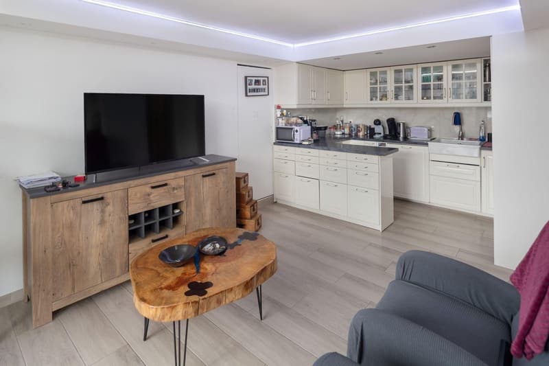 Charming 4.5-room chalet in Lens – Fully renovated with a wonderful view (27)