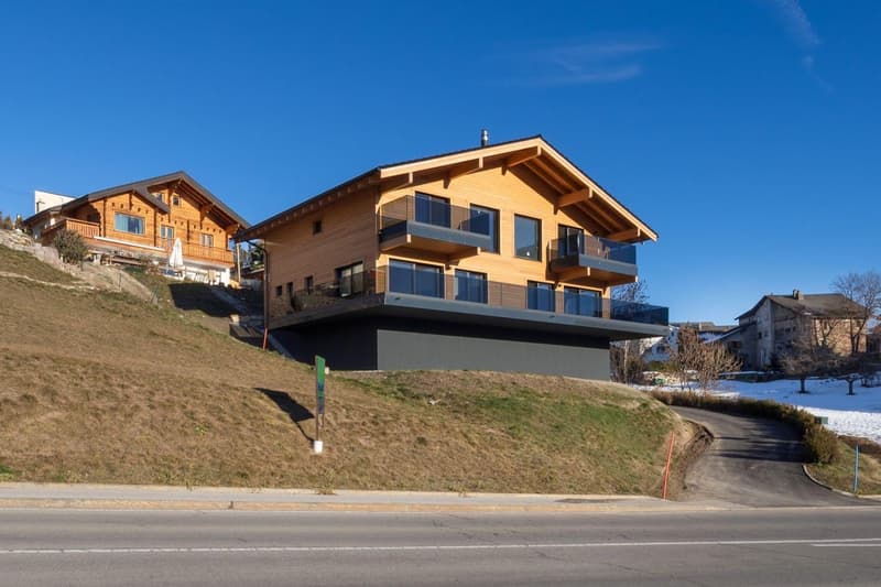 Charming 4.5-room chalet in Lens – Fully renovated with a wonderful view (33)