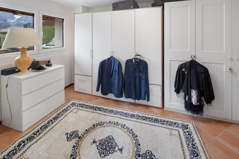 Charming 4.5-room chalet in Lens – Fully renovated with a wonderful view (10)