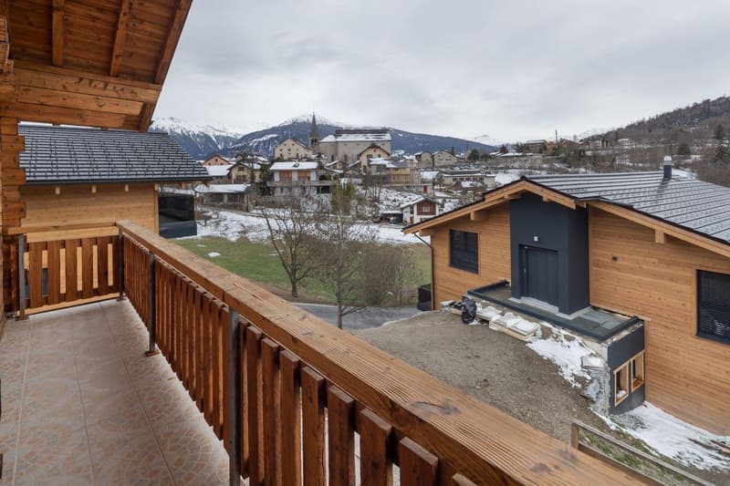 Charming 4.5-room chalet in Lens – Fully renovated with a wonderful view (16)