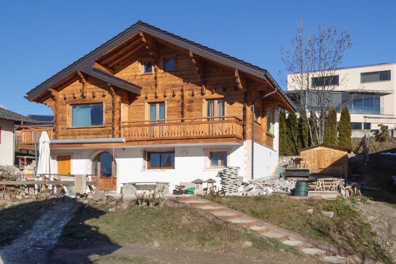 Charming 4.5-room chalet in Lens – Fully renovated with a wonderful view (31)