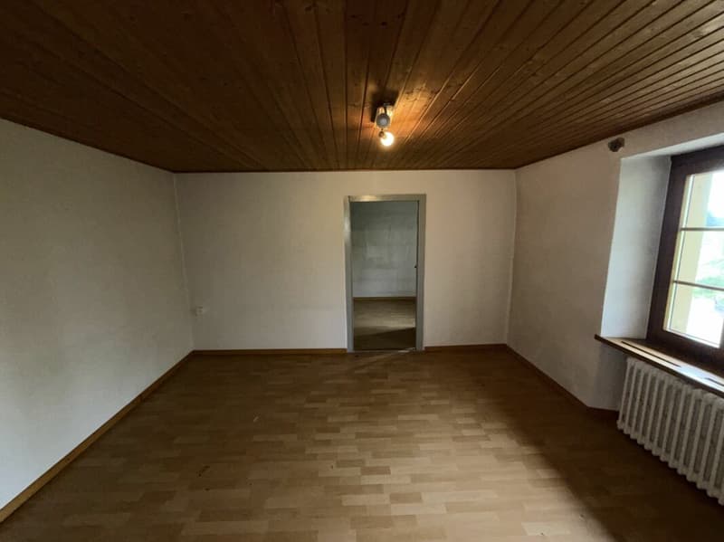 Rare opportunity: residential house with outbuilding and building land reserve on 1'752 m² in Lostorf (5)