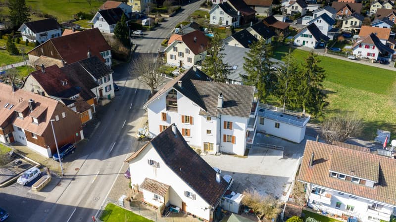 Charmante 2.5-Zimmer-Wohnung in ruhiger Lage in Hofstetten-Flüh (6)