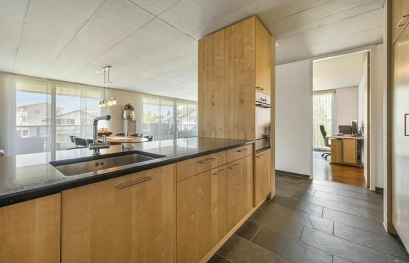 Grosszügige 4.5-Zimmer-Wohnung in ruhiger Lage (8)