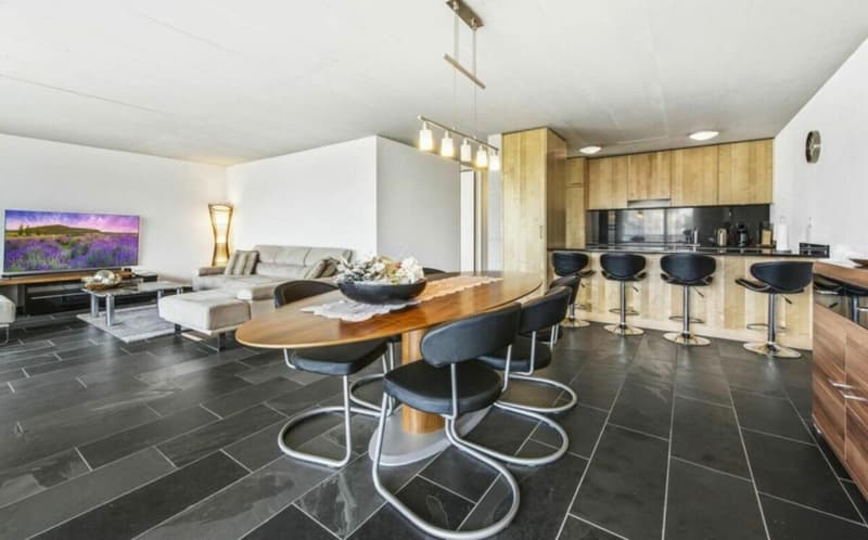 Grosszügige 4.5-Zimmer-Wohnung in ruhiger Lage (1)
