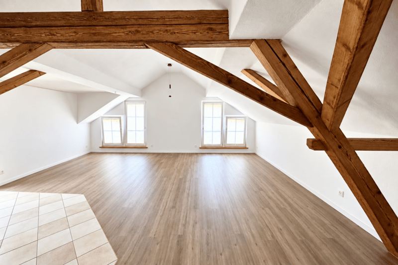 Wohnen mit Loft-Charakter - Charmante 3 Zimmer-Dachwohnung in Leibstadt (3)